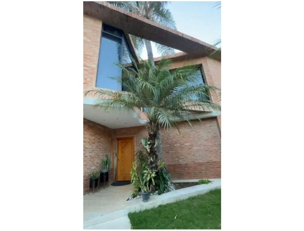 Se vende casa 678m2 Prados del Este 9863