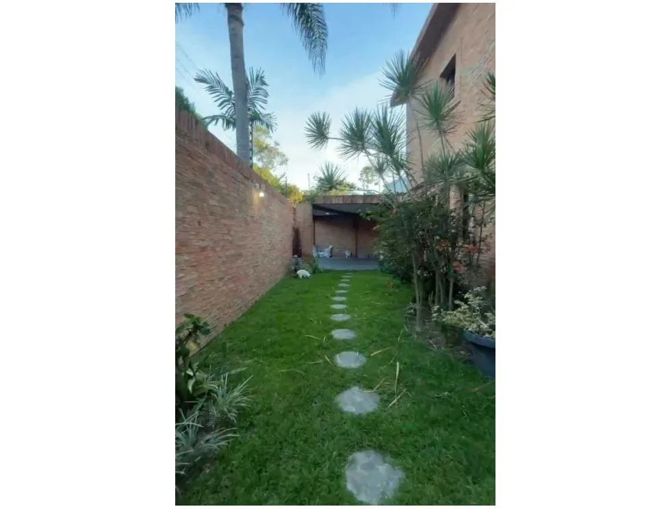 Se vende casa 678m2 Prados del Este 9863 - 2