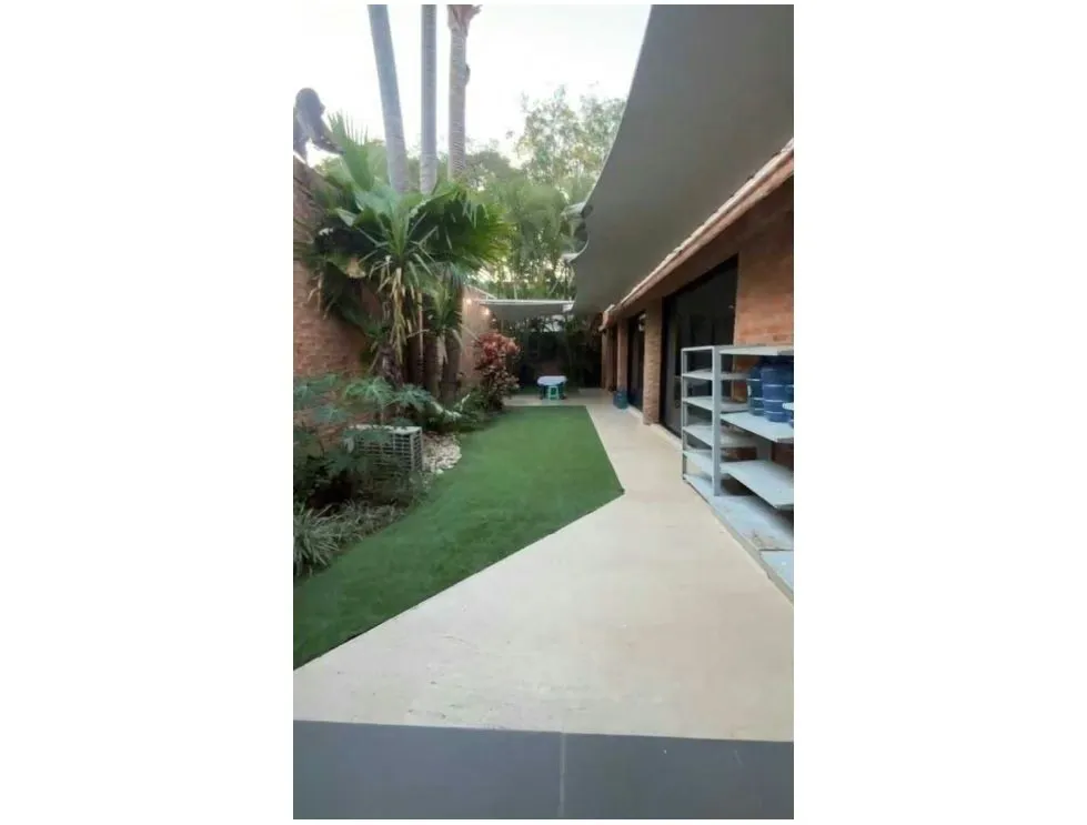 Se vende casa 678m2 Prados del Este 9863 - 4