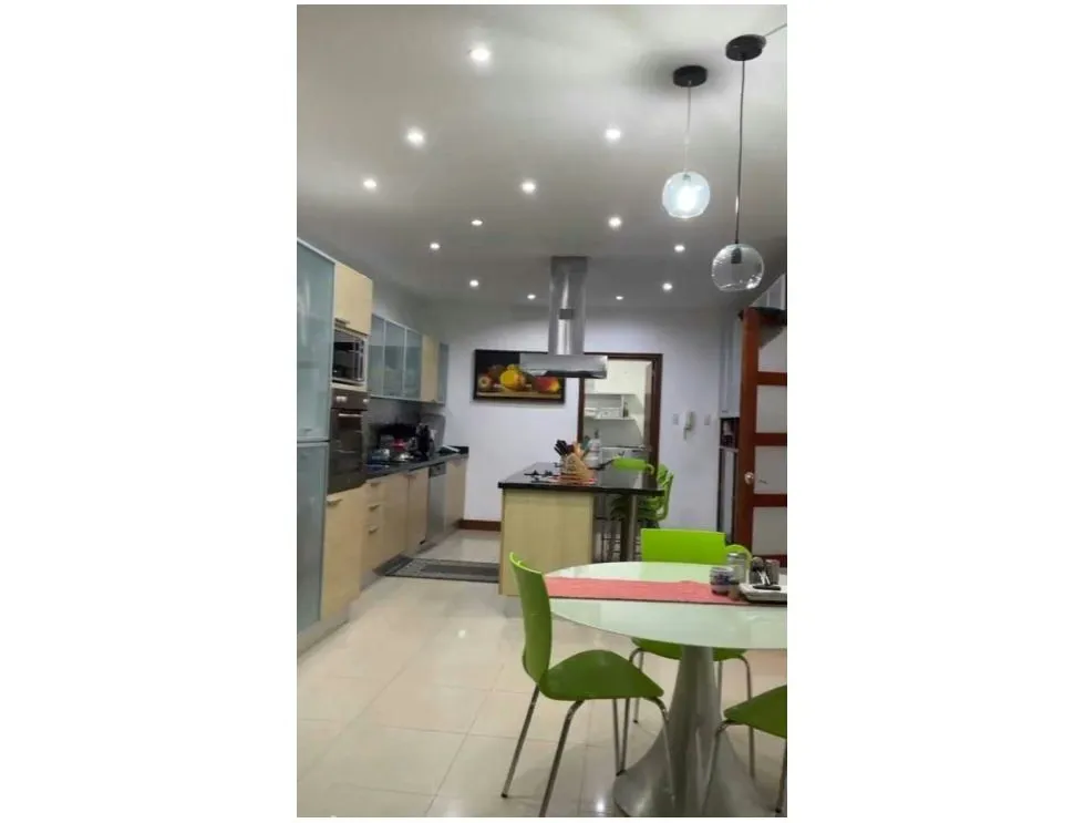 Se vende casa 678m2 Prados del Este 9863 - 8