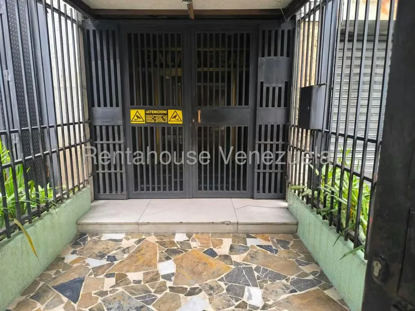 Apartamento (1 Nivel) en Venta en La Florida, Distrito Metropolitano - 2