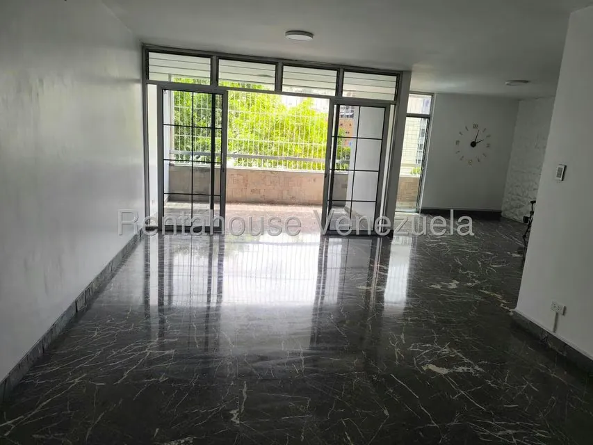 Apartamento (1 Nivel) en Venta en La Florida, Distrito Metropolitano - 4