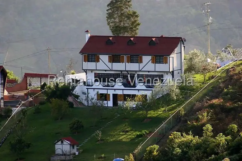 Casa (Multipes Niveles) en Venta en La Colonia Tovar, Aragua