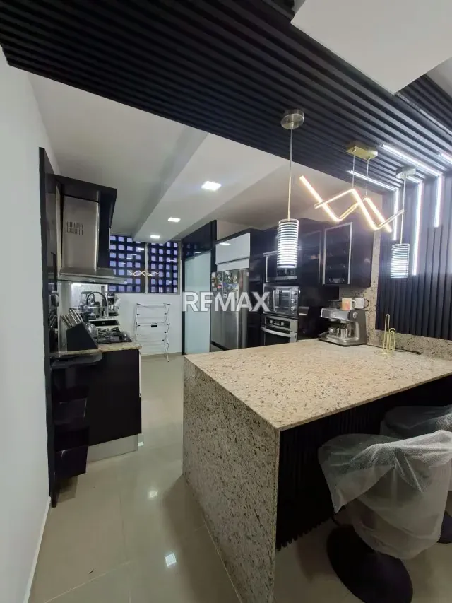 SE VENDE APARTAMENTO ACTUALIZADO, SEMI AMOBLADO PARA ESTRENAR DETRAS DE FARMATODO DE LA CIRCUNVALACION 1 CORREDOR VIAL CECILIO ACOSTA, EL PALMERAL - 2