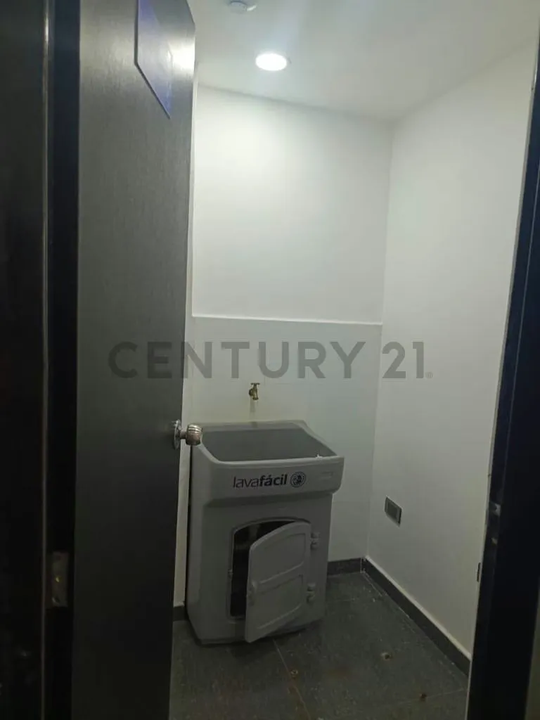 OFICINA EN ALQUILER- C.C. CRISTAL PLAZA - 12