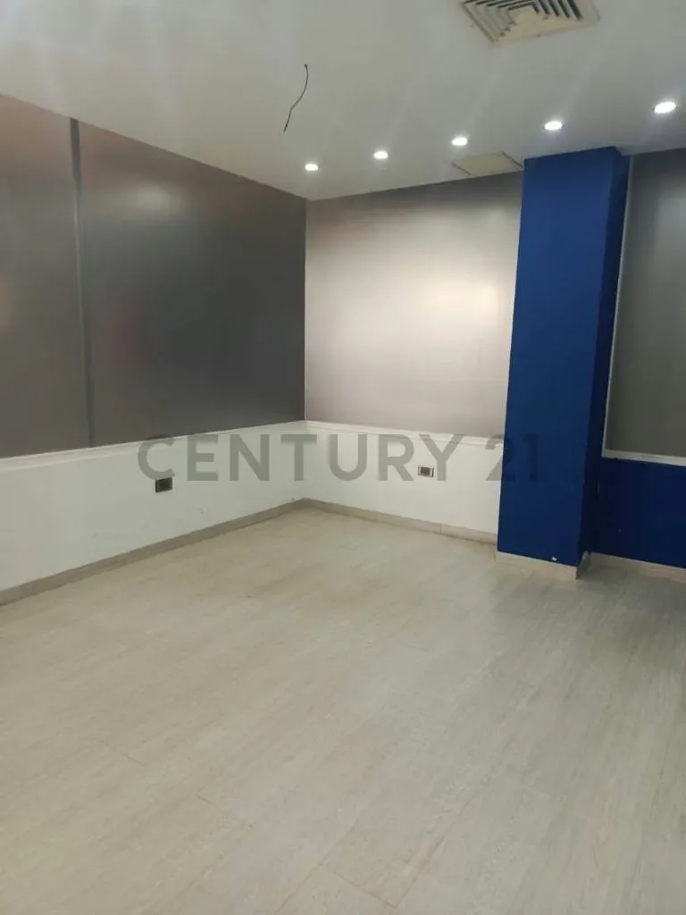 OFICINA EN ALQUILER- C.C. CRISTAL PLAZA - 13
