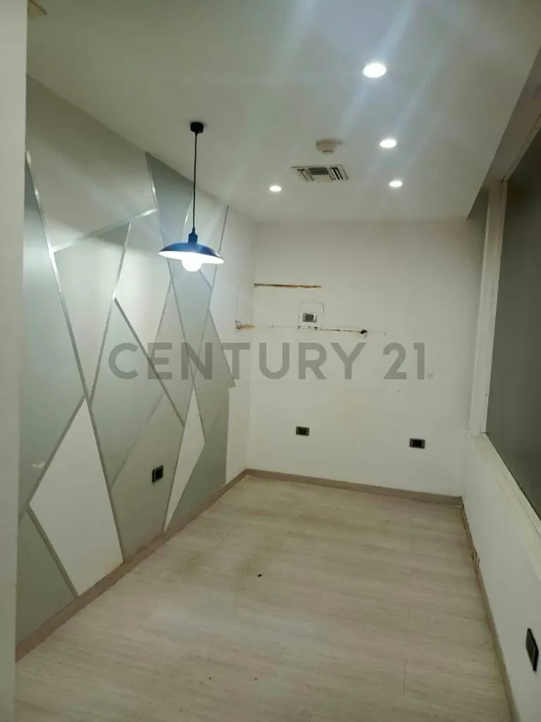 OFICINA EN ALQUILER- C.C. CRISTAL PLAZA - 14