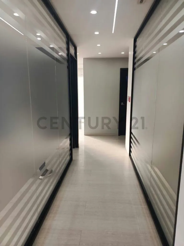 OFICINA EN ALQUILER- C.C. CRISTAL PLAZA - 2