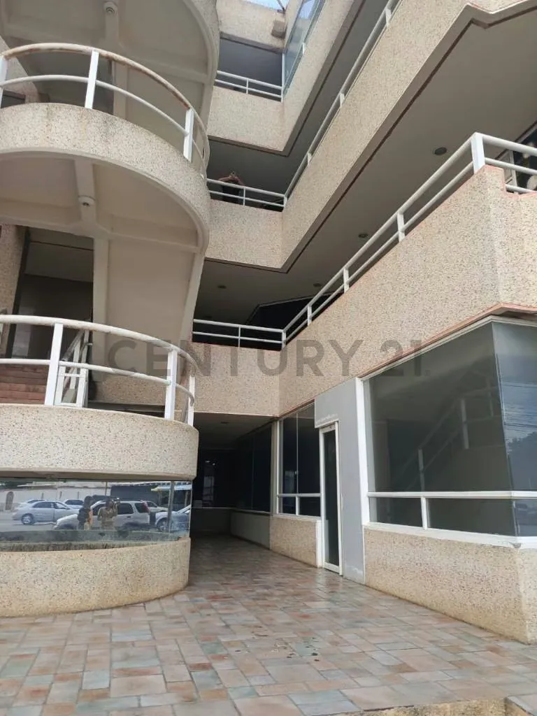 OFICINA EN ALQUILER- C.C. CRISTAL PLAZA - 8