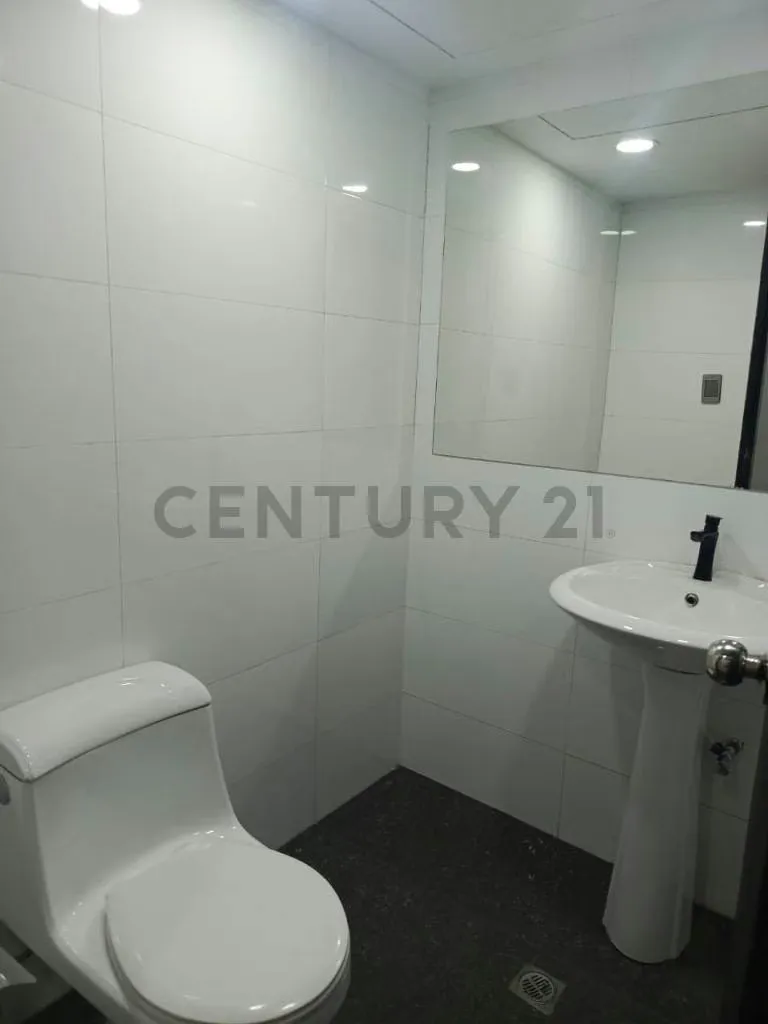 OFICINA EN ALQUILER- C.C. CRISTAL PLAZA - 10