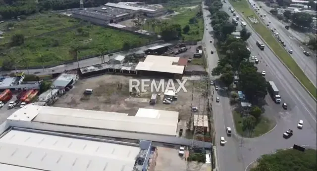EN ALQUILER TERRENO INDUSTRIAL A PIE DE LA AUTOPISTA REGIONAL DEL CENTRO - 2