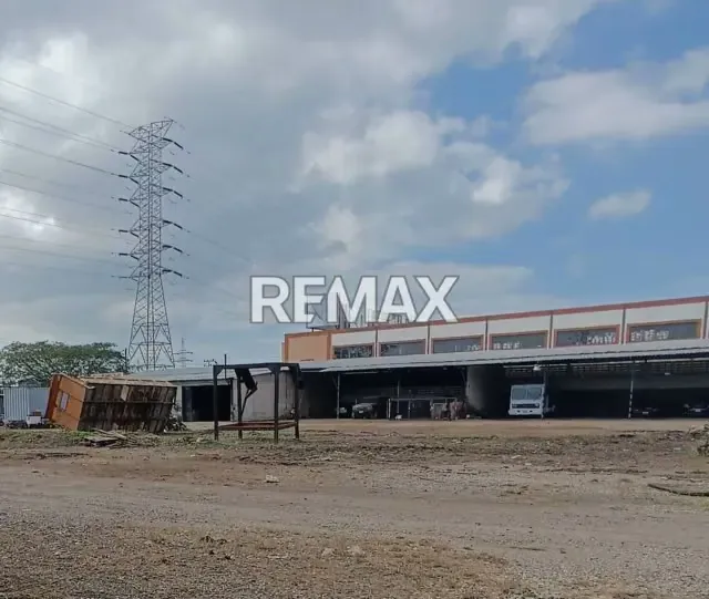 EN ALQUILER TERRENO INDUSTRIAL A PIE DE LA AUTOPISTA REGIONAL DEL CENTRO - 7