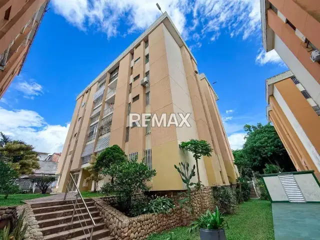 SE ALQUILA APARTAMENTO EN RESIDENCIAS LAS ACACIAS