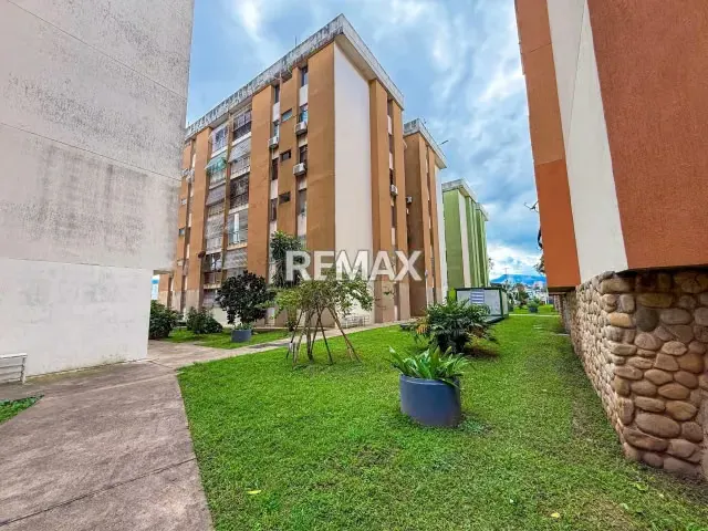 SE ALQUILA APARTAMENTO EN RESIDENCIAS LAS ACACIAS - 2