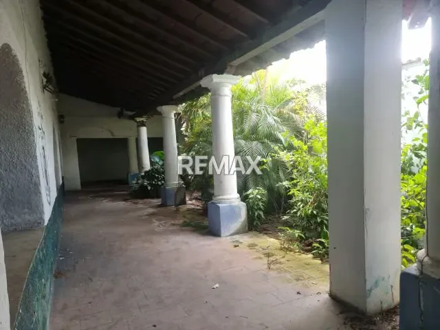 EN VENTA BIENHECHURIA CON TERRENO UBICADO EN EXCELENTE ZONA DE ARAURE - 5