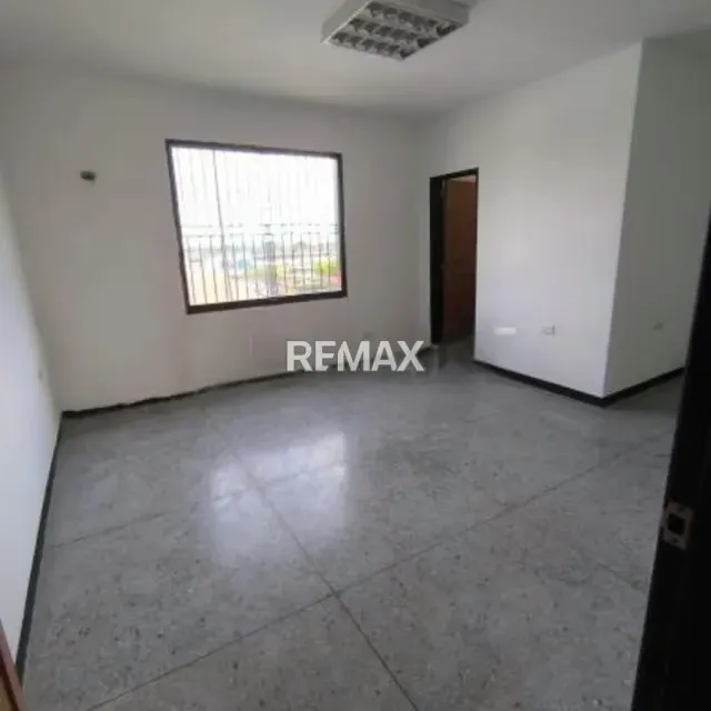 En Alquiler Local Comercial N° 30 ubicado en Guanare, Av. Simón Bolívar, Centro Empresarial Don Nino, Guanare, Portuguesa, Venezuela - 3