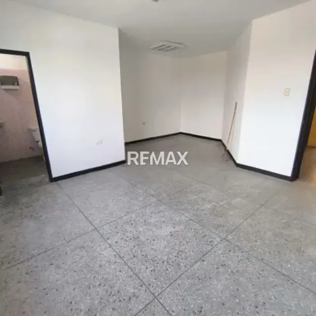 En Alquiler Local Comercial N° 30 ubicado en Guanare, Av. Simón Bolívar, Centro Empresarial Don Nino, Guanare, Portuguesa, Venezuela - 5