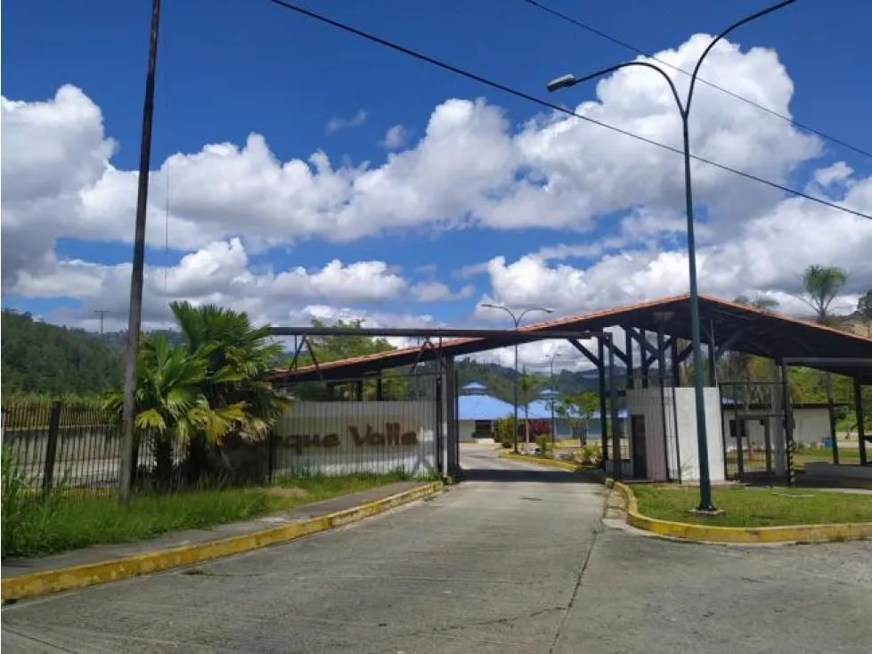 HERMOSA Y AMPLIA QUINTA EN BOSQUE VALLE 800m2 5h/3b/3p