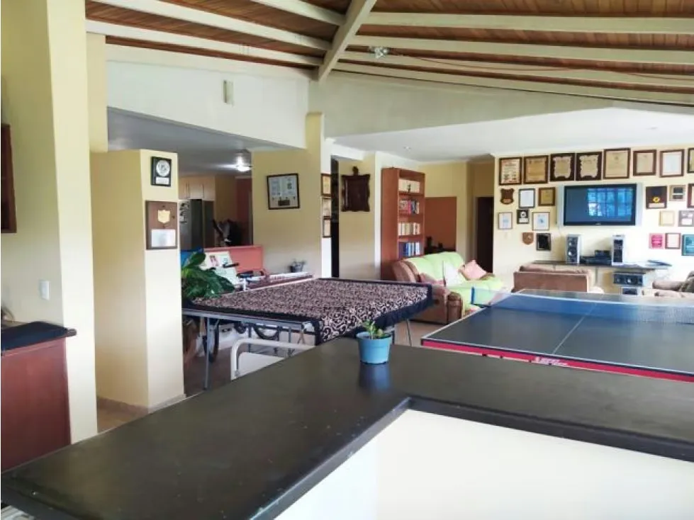 HERMOSA Y AMPLIA QUINTA EN BOSQUE VALLE 800m2 5h/3b/3p - 6