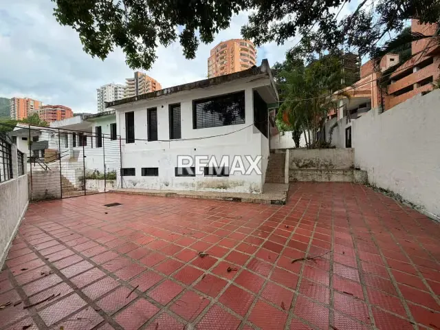 Venta de Casa con amplio terreno ubicada en el Parral Valencia - 3
