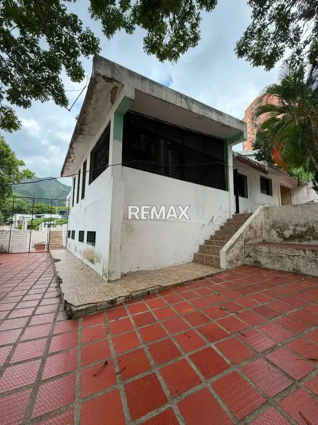 Venta de Casa con amplio terreno ubicada en el Parral Valencia - 6