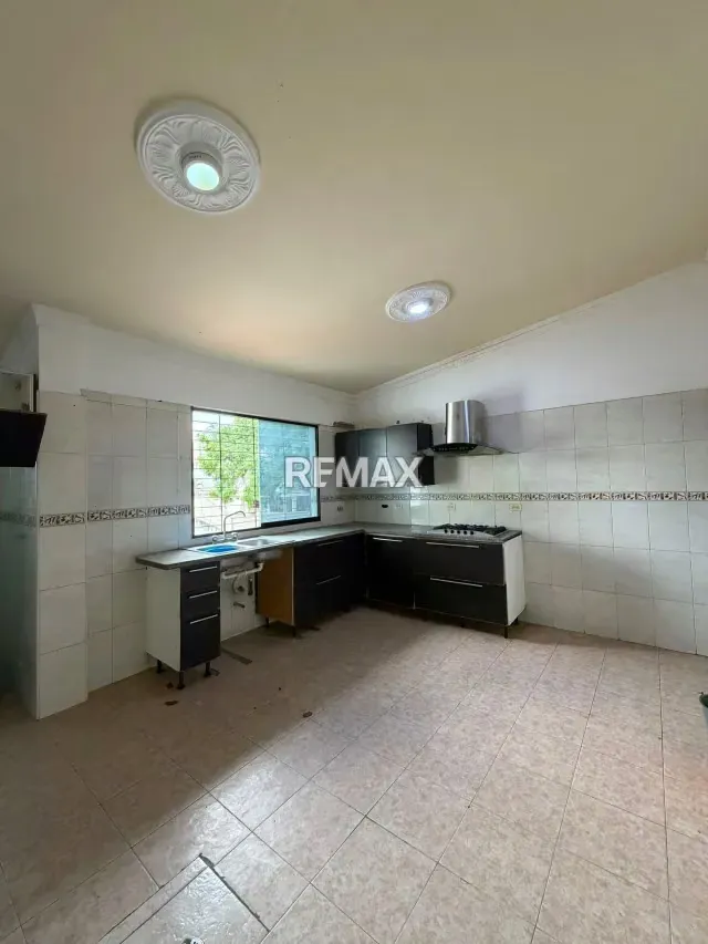 Venta de Casa con amplio terreno ubicada en el Parral Valencia - 9