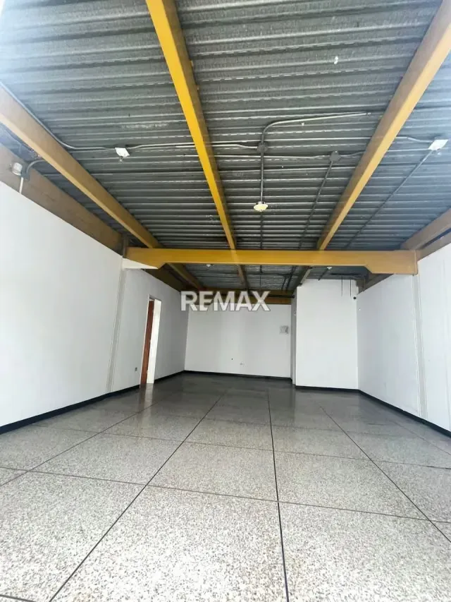 LOCAL COMERCIAL EN ALQUILER. AV, MIRANDA - 3