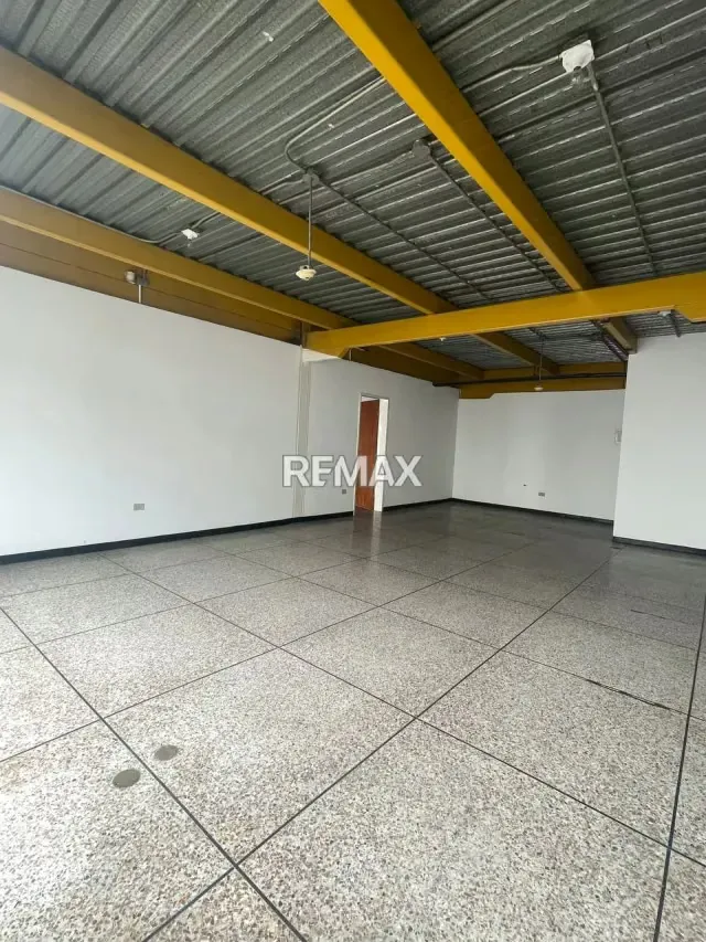 LOCAL COMERCIAL EN ALQUILER. AV, MIRANDA - 4