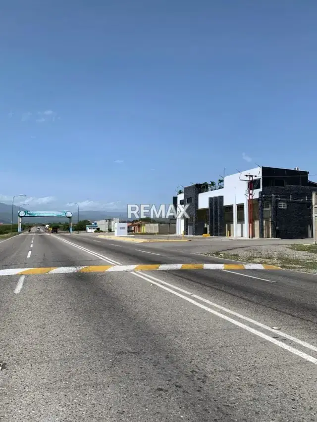 Terreno y Galpón a la venta Av. Rotaria Quibor