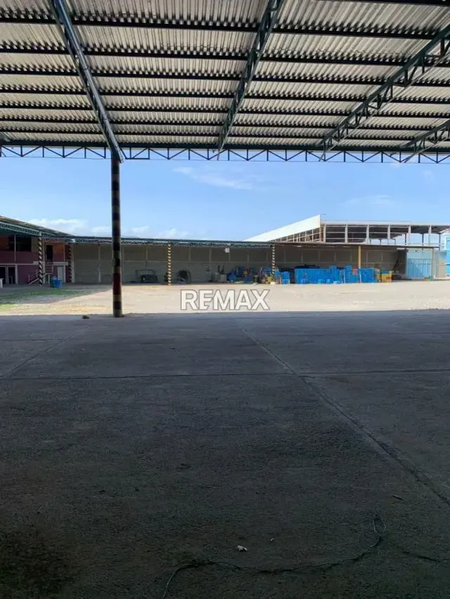 Terreno y Galpón a la venta Av. Rotaria Quibor - 9
