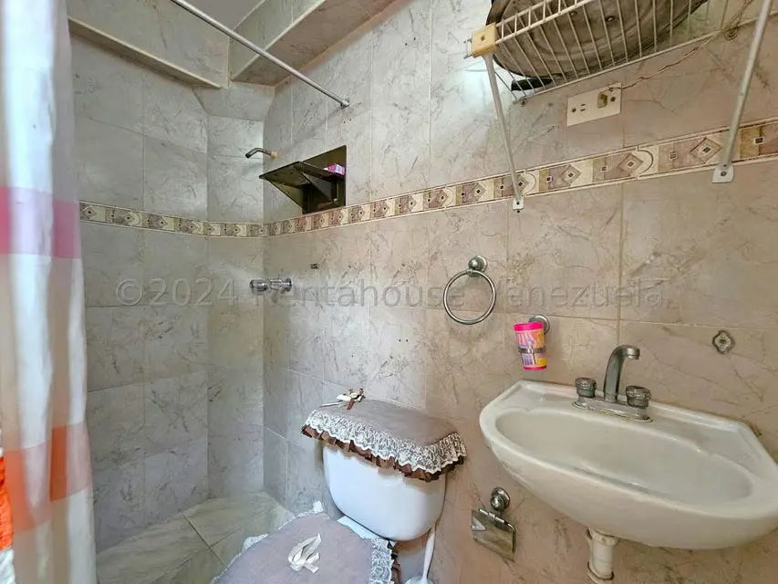 Comercial (Edificio) en Venta en Zona Oeste, Lara - 24
