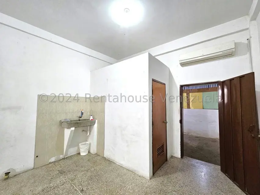 Comercial (Edificio) en Venta en Zona Oeste, Lara - 43