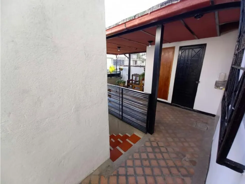 Casa en Venta en la Urbanización El Marques Mun. Sucre - 11