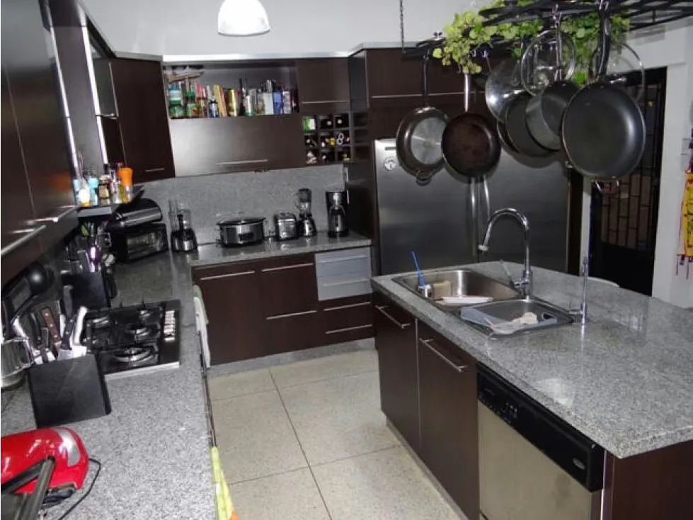 Casa en Venta en la Urbanización El Marques Mun. Sucre - 6