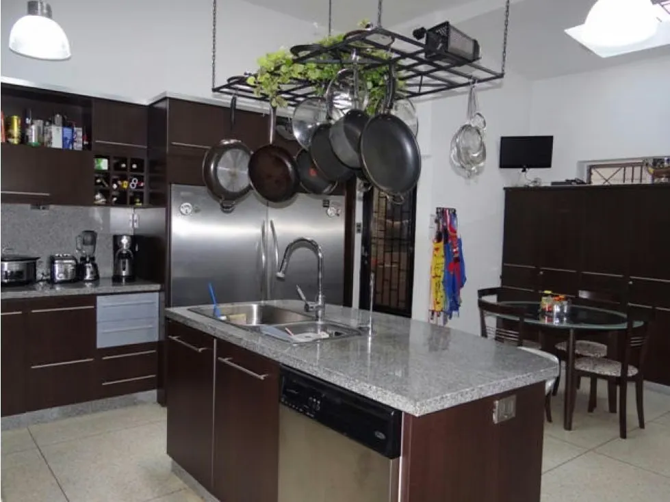 Casa en Venta en la Urbanización El Marques Mun. Sucre - 7