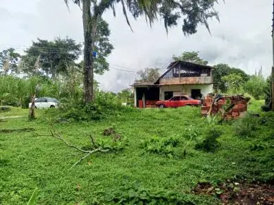 Casa de campo con amplio terreno para proyecto urbanístico