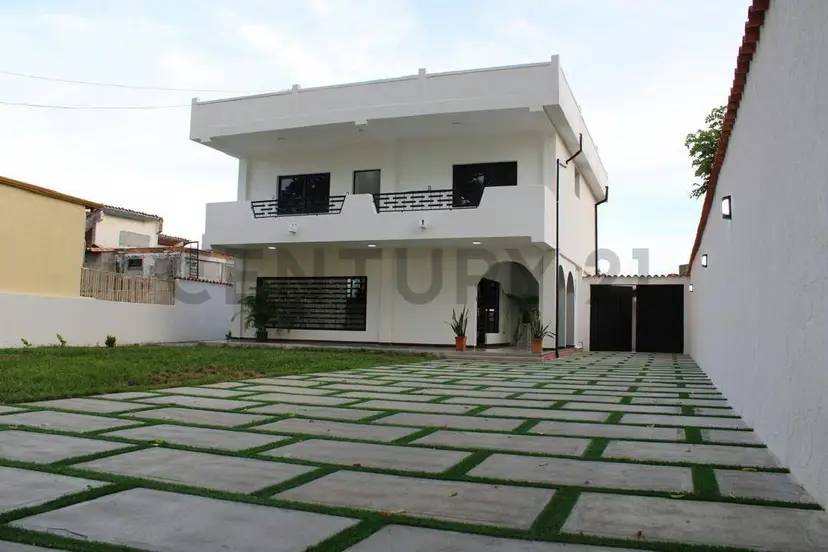En venta casa de 3 niveles Urbanización Santa Teresa