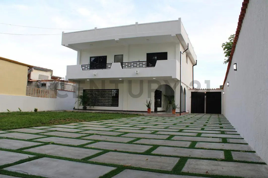 En venta casa de 3 niveles Urbanización Santa Teresa
