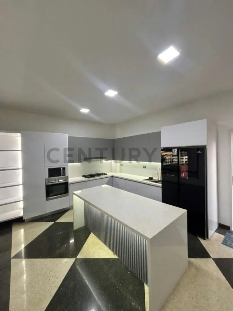 En venta casa de 3 niveles Urbanización Santa Teresa - 4