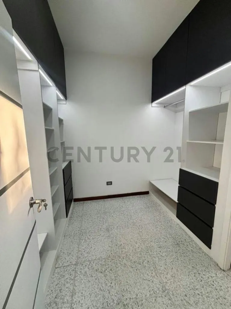 En venta casa de 3 niveles Urbanización Santa Teresa - 5