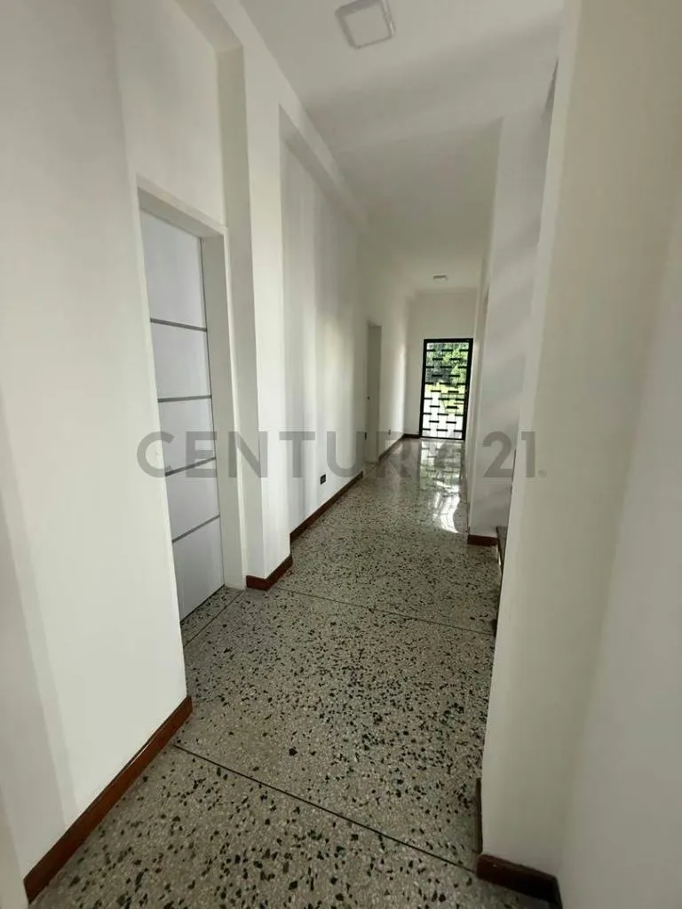 En venta casa de 3 niveles Urbanización Santa Teresa - 6