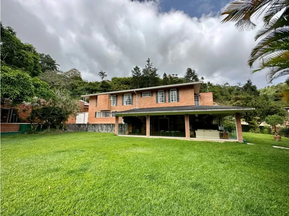 Vendo casa 700m2 La Lagunita 5495