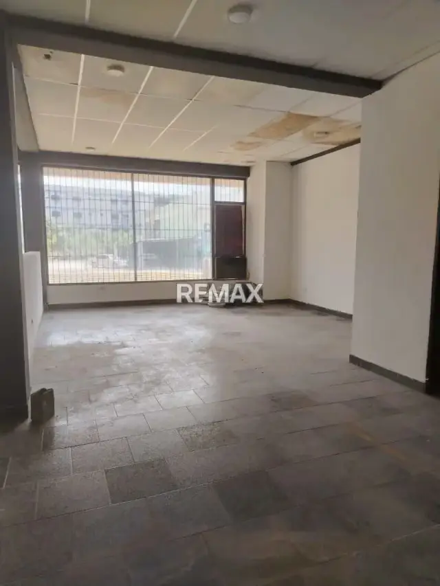 Se alquila local de 113 m² en el c.c Lara Cabudare av la montañita