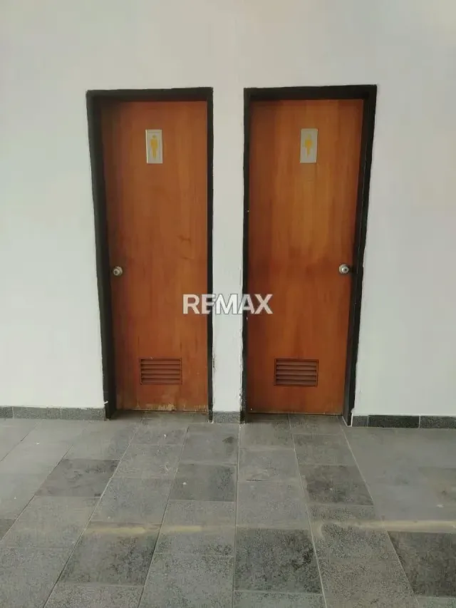 Se alquila local de 113 m² en el c.c Lara Cabudare av la montañita - 2