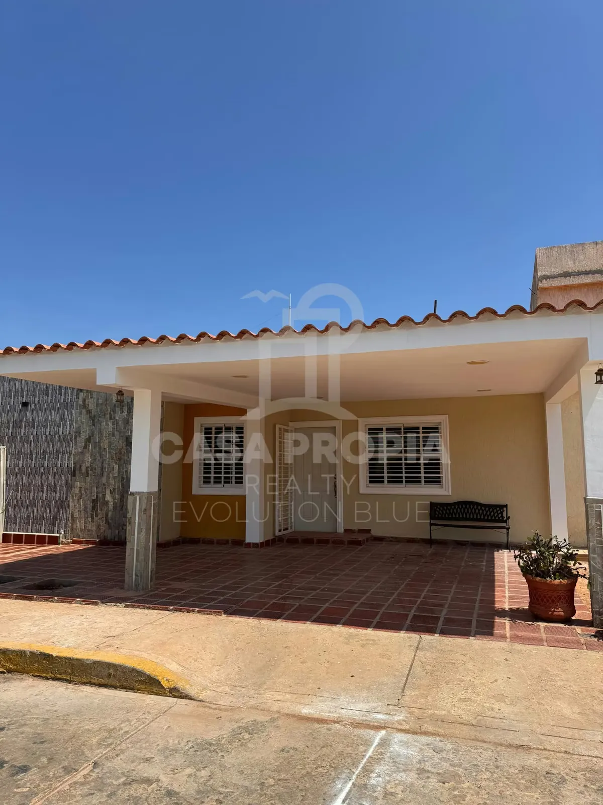 Casa actualizada amplia y comoda en VILLA ANAUCO