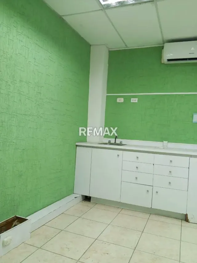 Local comercial en alquiler galerias de Charallave - 5