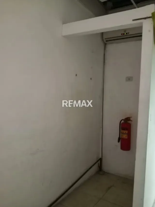 Local comercial en alquiler galerias de Charallave - 7