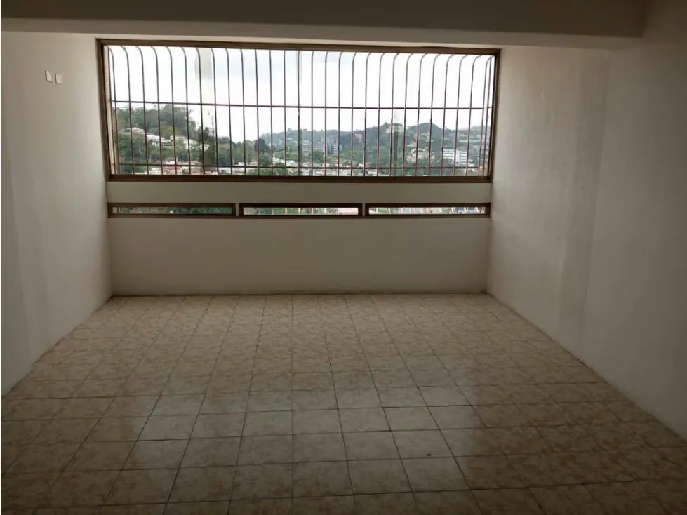 Se alquila apartamento 98m2 San Antonio 6985