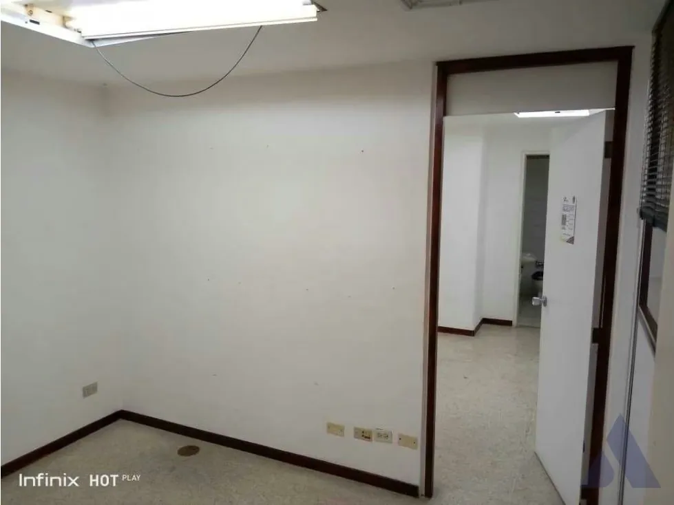 Alquilo local 800m2 La Urbina 5403 - 6