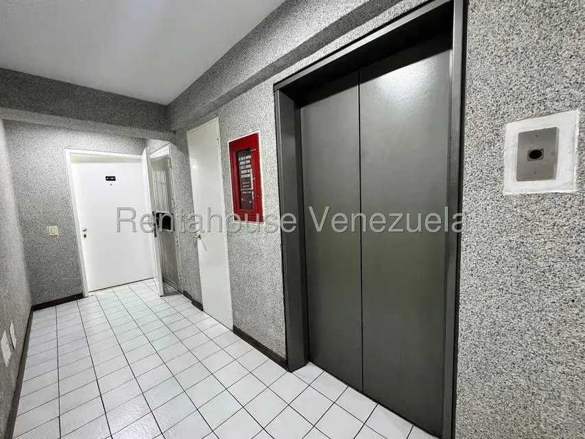 Apartamento (1 Nivel) en Alquiler en El Bosque, Distrito Metropolitano - 2
